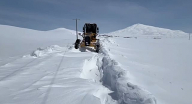 Kardan kapanan yollar açılmaya başlandı