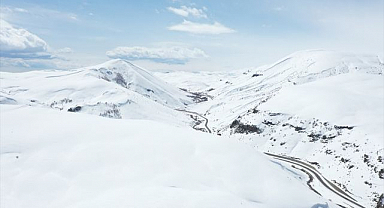 Karlı dağlar dronla görüntülendi