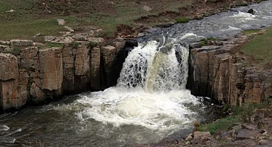 Kartpostallık şelale: Yıldızlı Şelalesi büyülüyor