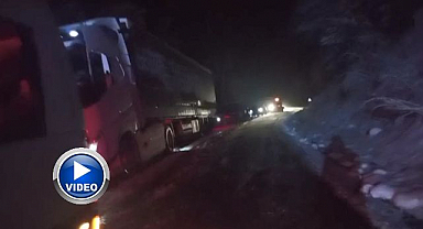 Kayan tır yolu kapattı