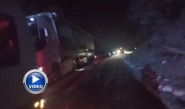 Kayan tır yolu kapattı
