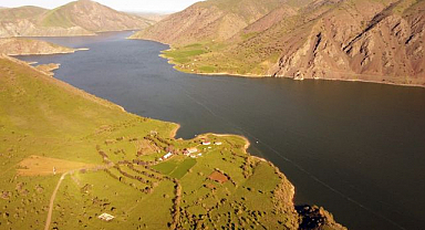 Keban Baraj Gölü'nde eşsiz manzara   