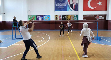 Kurum içi badminton heyecanı