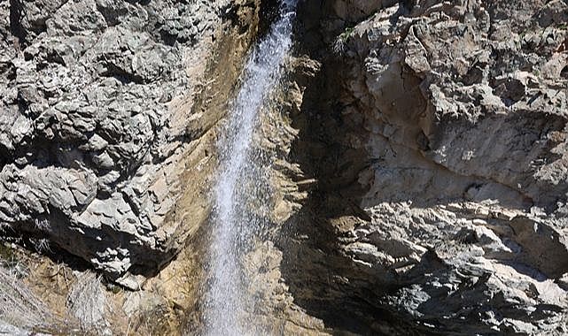 Kuruyan şelale yeniden canlandı