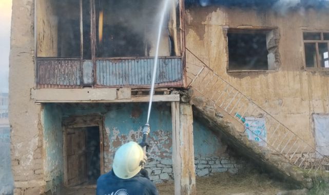 Metruk binada çıkan yangın yürekleri ağza getirdi