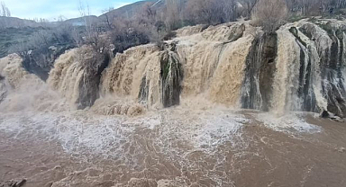 Muradiye Şelalesi coştu