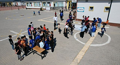 Müzik ve oyunlarla çocuklara psikososyal destek