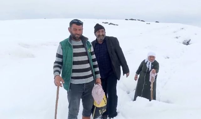 Nisan karı köy yollarını kapattı