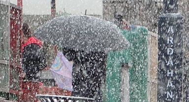 Nisan ortasında kar sürprizi: Beyaza büründü