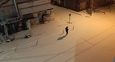 Nisan sürprizi: şehir beyaza büründü