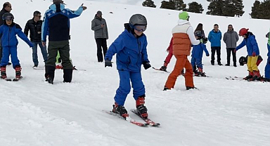 Nisanda kayak keyfi çocuklarla sürüyor