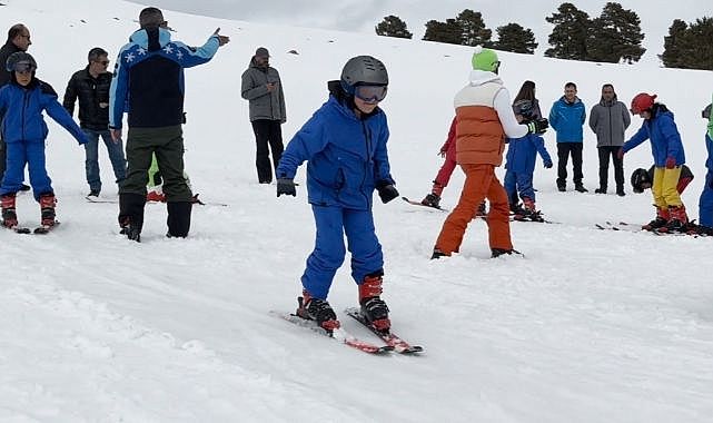 Nisanda kayak keyfi çocuklarla sürüyor