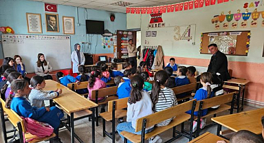 “Öğretmene silah değil, gül” mesajı