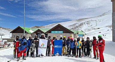 Onlarca ülkeden öğrenci kayakla tanıştı   