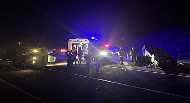 Otomobil ile traktör çarpıştı, 3 yaralı