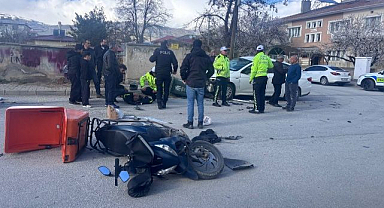 Otomobil ile motosiklet çarpıştı!