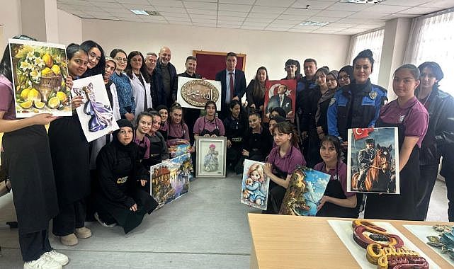 Polisten öğrencilere destek: