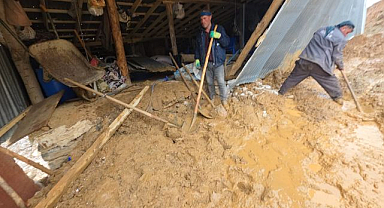 Sağanak yağış hayatı felç etti! Bir ev kullanılamaz hale geldi