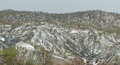 Sağanak ve dolu ilçeyi beyaza bürüdü
