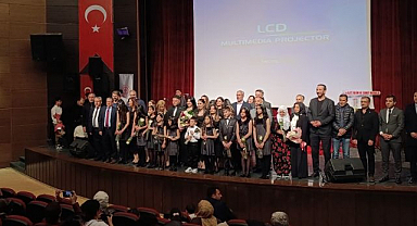 Sahnede kulakların pasını sildiler