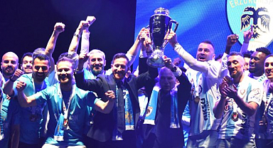 Şampiyon kupayı aldı