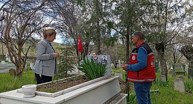 Şehitlikleri boş bırakmadılar