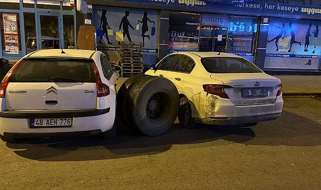 Seyir halindeki kamyonun tekeri koptu