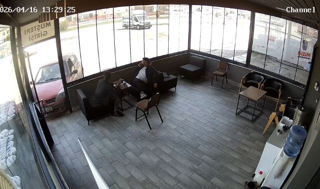 Sürücü iş yerine çarptı