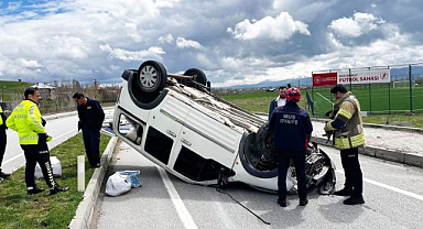 Takla atan araçtan sağ çıktı!