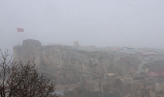 Tarihi mekanlar beyaza büründü