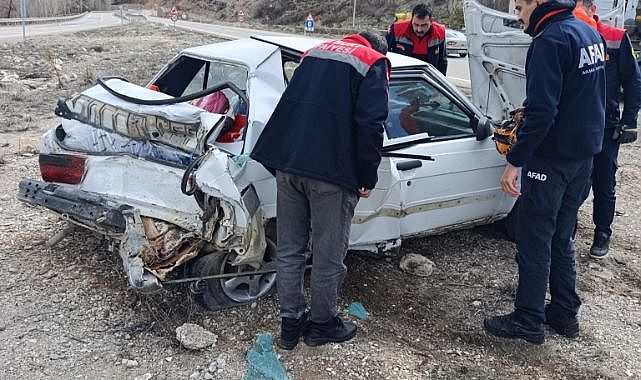 Tır ile otomobil çarpıştı: 3 yaralı