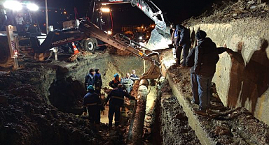 Toprak kayması su hattını vurdu