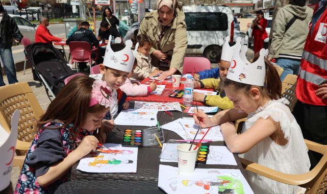 Türk Kızılay'ından çocuklara şenlik