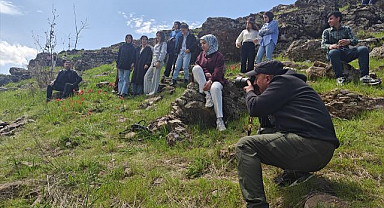 Üniversite öğrencileri fotoğraf eğitimini sahada uyguluyor