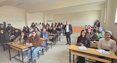 Üniversiteye hazırlık deneme sınavı yapıldı