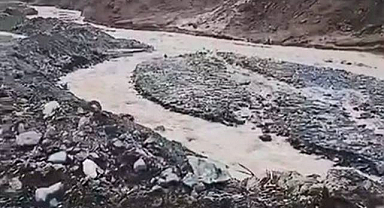 Yağış sonrası açılan yol tekrar kapandı