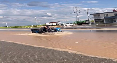 Yağış sonrası yollar göle döndü