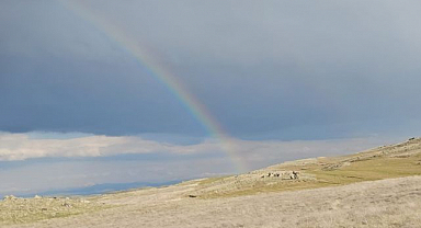 Yağmursuz havada ortaya çıkan gökkuşağı hayran bıraktı   