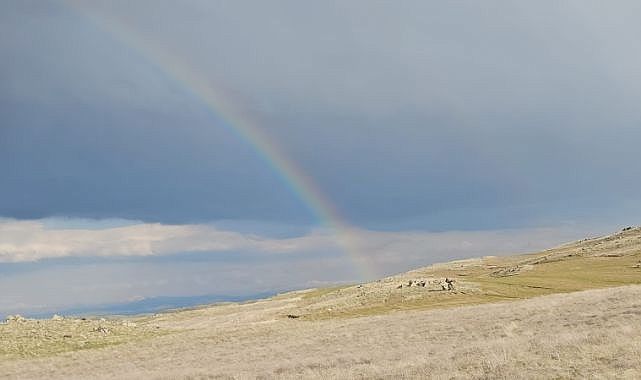 Yağmursuz havada ortaya çıkan gökkuşağı hayran bıraktı