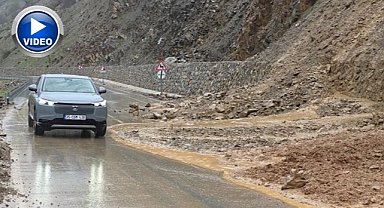 Yola dökülen çamur ve kayalar temizlendi   
