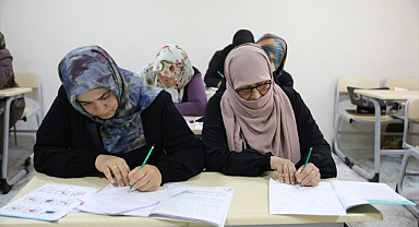 300 kadın okuma yazma öğrenerek mezun oldu