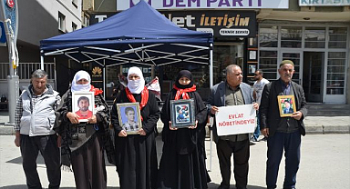 Acılı ailelerin evlat nöbeti sürüyor
