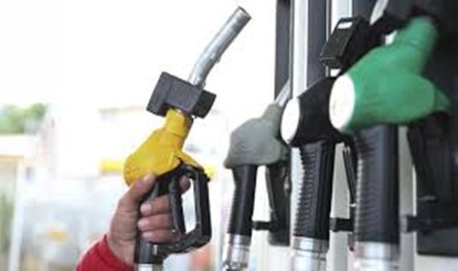 Akaryakıta çifte indirim! Motorin kritik sınırın altına inecek