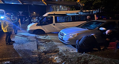 Altyapı sonrası çökme: 3 araç göçüğe düştü