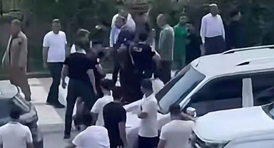 Arife gününde akrabalar taş, sopa ve bıçaklarla birbirine girdi!