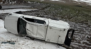 Askeri aracın devrilmesi sonucu 2 astsubay yaralandı