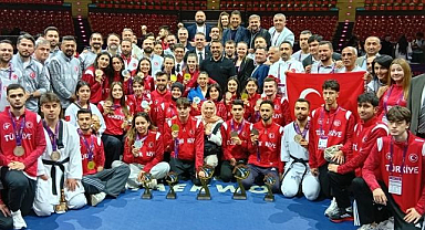 Bakan Bak'tan milli taekwondocular için tebrik
