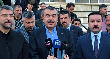 Bakan Tekin bayram namazını baba ocağında kıldı
