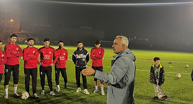 Başkan Çelebi Oltu 25 Martspor’un antrenmanını izledi.