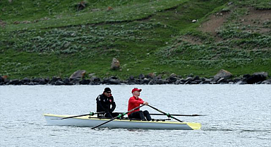 Çıldır Gölü’nde su sporları sezonu başladı